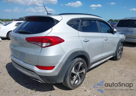 2017 Hyundai Tucson Value z USA, uszkodzony, nr VIN KM8J33A28HU566808